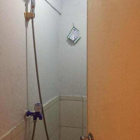 Kos Omah Yanto 19 Guest House Jakarta Exterior foto
