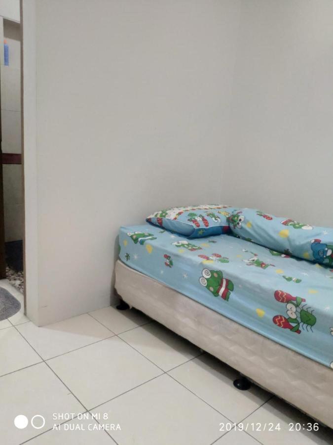 Kos Omah Yanto 19 Guest House Jakarta Exterior foto