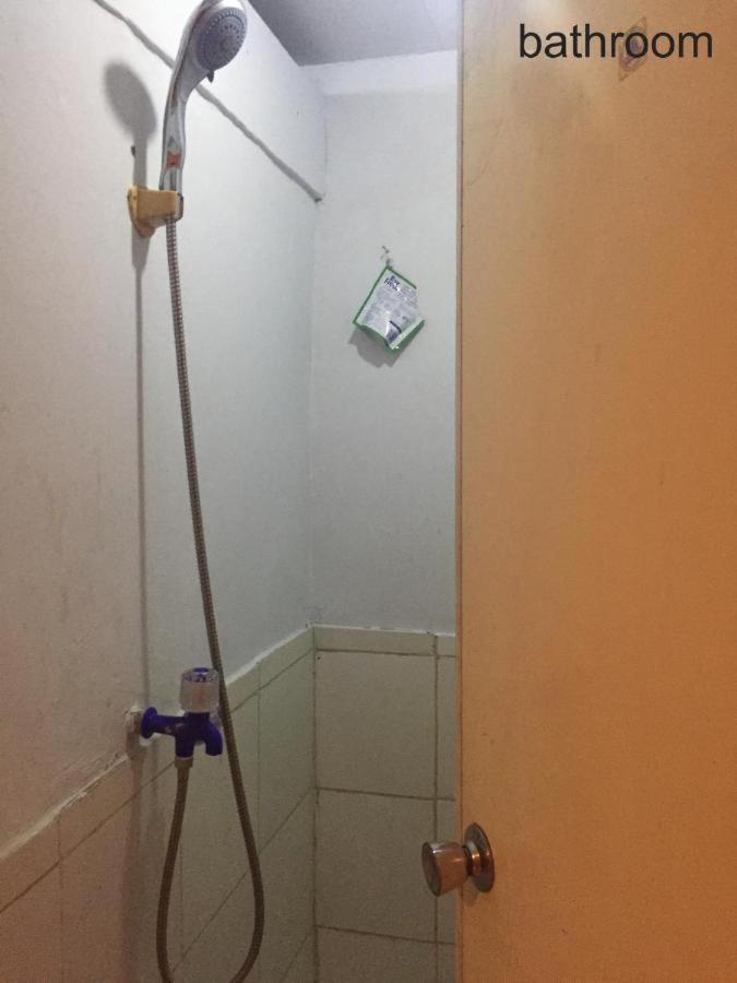 Kos Omah Yanto 19 Guest House Jakarta Exterior foto